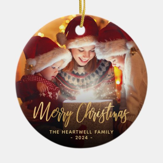 メリークリスマスファミリーフォトエレガント金ゴールドスクリプト セラミックオーナメント (正面)