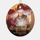 メリークリスマスファミリーフォトエレガント金ゴールドスクリプト セラミックオーナメント (左)