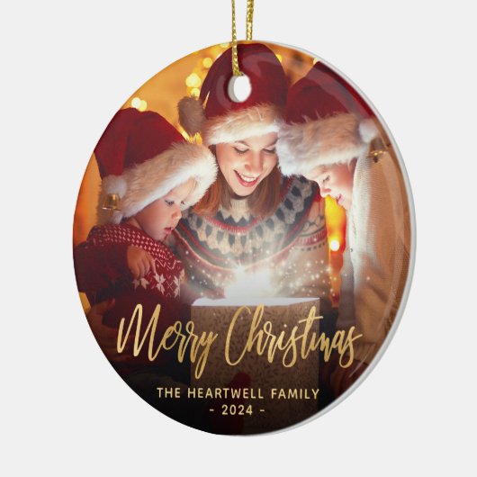 メリークリスマスファミリーフォトエレガント金ゴールドスクリプト セラミックオーナメント (左)