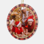 メリークリスマスファミリーフォトブルーレッドプレイド セラミックオーナメント (左)