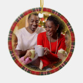 メリークリスマスファミリーフォトレッドグリーンプレイド セラミックオーナメント (正面)