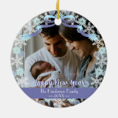 メリークリスマスファミリー写真名ライトブルーパープル セラミックオーナメント (裏面)