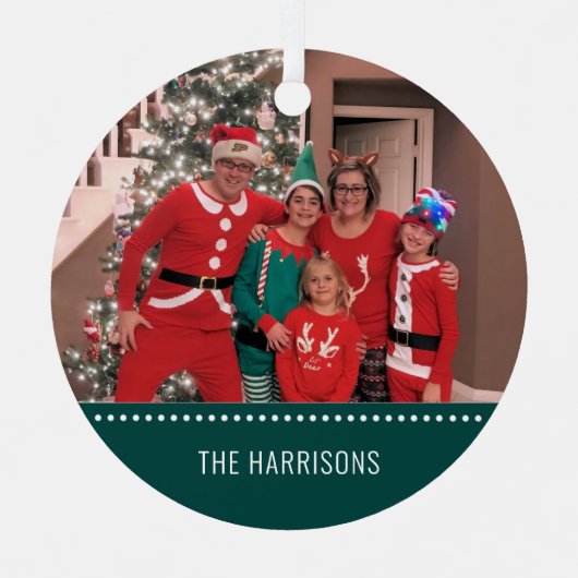 メリークリスマスフォトパーソナライズされたラウンドグリーン メタルオーナメント (正面)