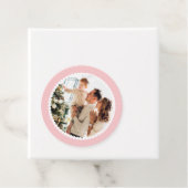 メリークリスマスフォト名シンプル付きピンクラウンドギフト フェイバータグ (インサイチュ)