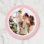 メリークリスマスフォト名シンプル付きピンクラウンドギフト フェイバータグ (正面)