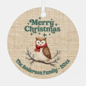 メリークリスマスベージュバーラップかわいいフクロウの緑 メタルオーナメント (裏面)
