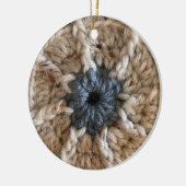 メリークリスマスベージュブルーヤーンフォトクロスター セラミックオーナメント (左)