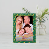 メリークリスマスホリーが緑をカスタム横切る写真 箔シーズンポストカード (立ち正面)