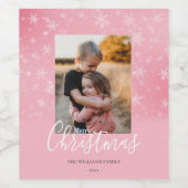 メリークリスマスモダンの雪の冬のピンクの写真 ワインラベル (シングルラベル)