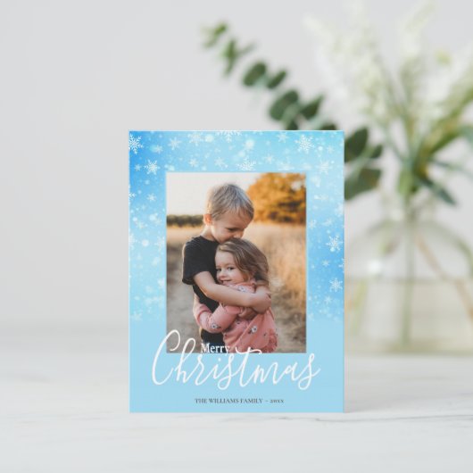 メリークリスマスモダンの雪の冬の青い写真 シーズンポストカード (スタンド正面)