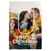 メリークリスマスモダンタイポグラフィヴィンテージ1写真 ミディアムペーパーバッグ (裏面)