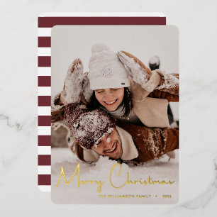 メリークリスマスモダンレッドのスクリプストライプト写真 箔シーズンカード