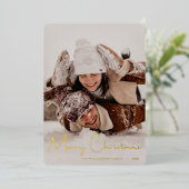 メリークリスマスモダンレッドのスクリプストライプト写真 箔シーズンカード (立ち正面)