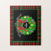 メリークリスマスリースパーソナライズ赤い緑のプレイド ジグソーパズル (縦)