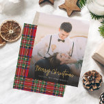 メリークリスマスレッドグリーンスススチュワートタータンチェック写真 ノートカード<br><div class="desc">お祝前の最初のフェスティバルはカップルとして私たち結婚したの"メリー独占的クリスマス"グリーティングカードとシーズン。大切な写真のフロントとセンターを飾るこのカードは、ホリデーシーズンの魔法と組合の喜びを美しく結び付ける。カードを裏返して永遠のプレイドデザインを明らかにし、あなたの心のこもった休日の挨拶に暖かさと伝統のtouchを追加する。愛の物語や休日の応援を家族や友人と共有するのに最適な、このカードは一緒にあなたの初めてのクリスマスのための必需品である。</div>