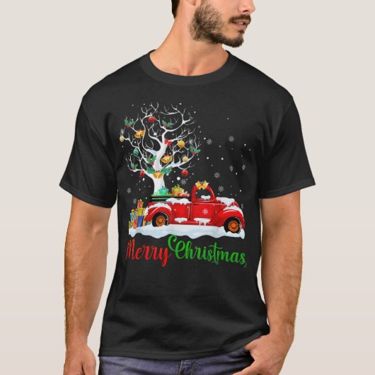 メリークリスマスレッドトラッククリスマスツリーのアートギフト Tシャツ (正面)