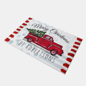 メリークリスマスレッドトラックパーソナライズされたドアマット ドアマット (アングル)