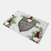 メリークリスマスレッドバッファロープレイド格言緑 ドアマット (アングル)