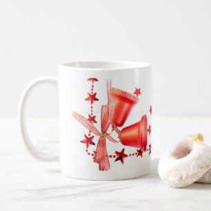 メリークリスマスレッドベルの装飾と文字 コーヒーマグカップ