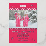 メリークリスマスレトロピンクパーソナライズされた写真 箔シーズンカード<br><div class="desc">メリークリスマスのレトロピンクパーソナライズされたの写真ファミリー名ホイルモダンクリスマスカードホリデーカードはホイルのスクリプトタイポグラフィで文字「メリークリスマス&ハッピーニューイヤーお気に入りの」と一緒に写真を提供モダン。クリスマスは友達や家族に送るのに最適。©2024 Evco Studioによる設計： www.zazzle.com/store/evcostudio</div>