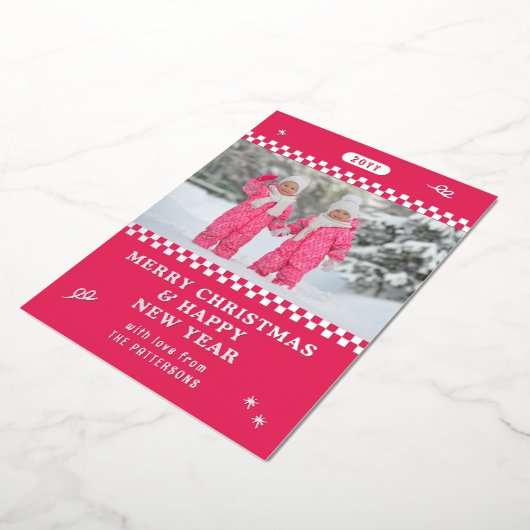 メリークリスマスレトロピンクパーソナライズされた写真 箔シーズンカード (回転した状態)