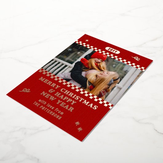 メリークリスマスレトロ赤パーソナライズされた写真 箔シーズンカード (回転した状態)