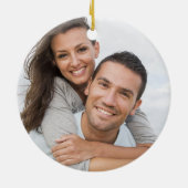 メリークリスマスロビンとレッドボウがアーチ セラミックオーナメント (裏面)