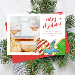 メリークリスマスワンフォトクッキーカラフル シーズンカード<br><div class="desc">このデザインはクリスマスクッキーのフォトカードを備えている。このデザインは可愛い1枚の写真で特徴は、水色のクッキーは、デザインを扱うシンプル、カラフル、赤と緑、ミニマルなブラシスクリプト、書道タイポグラフィ、フェスティバルベーキング、素朴お洒落、休日の写真カード</div>