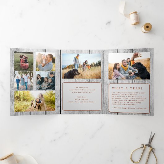 メリークリスマス数々の写真家族の素朴な木 三つ折りクリスマスカード (内部)