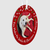 メリークリスマス笑顔の犬の写真おもしろい赤い円 オーナメント (正面)