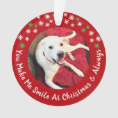メリークリスマス笑顔の犬の写真おもしろい赤い円 オーナメント (正面)
