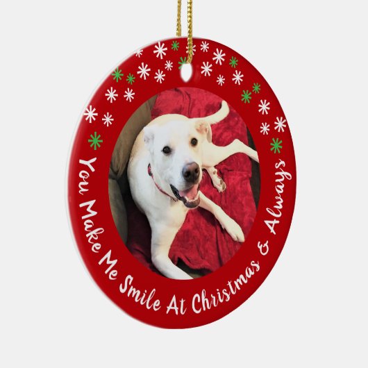 メリークリスマス笑顔の犬の写真おもしろい赤い円 セラミックオーナメント (右)