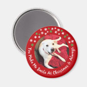 メリークリスマス笑顔の犬の写真おもしろい赤い円 マグネット (正面/裏面)