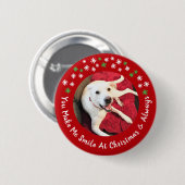 メリークリスマス笑顔の犬の写真おもしろい赤い円 缶バッジ (正面&裏面)