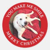 メリークリスマス笑顔の犬の写真おもしろい赤丸 ラウンドシール (正面)