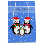 メリークリスマス編集可能文字ペンギン家族ブルー ミディアムペーパーバッグ (正面)