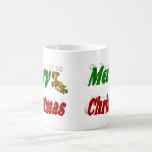 メリークリスマス飛んでいるトナカイ半タイポグラフィ コーヒーマグカップ (中央)
