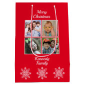 メリークリスマス4写真スノーフレーク家族の名前レッド ミディアムペーパーバッグ (裏面)