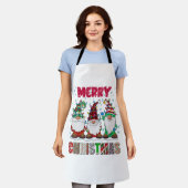 メリークリスマス ノーム家族 楽しいクリスマスツリー エプロン (着用した状態)