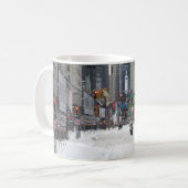 メリークリスマス 冬の雪 ニューヨークシティ コーヒーマグカップ (正面左)