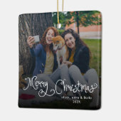 メリークリスマス 遊び心のあるスクリプト ファミリーフォト 犬 セラミックオーナメント (左)
