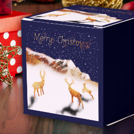 メリークリスマス - 雪の中の木製の鹿と山々 フェイバーボックス