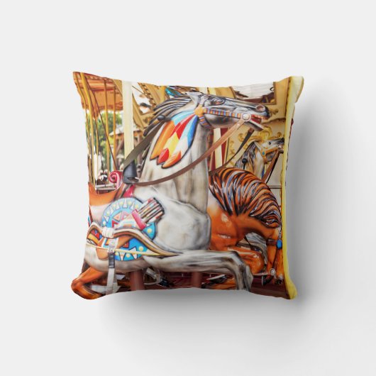 メリーゴーランドの色彩の鮮やかな子馬の回転木馬シリーズ34 クッション (正面)