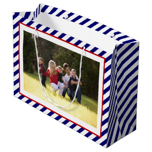 メリーパーソナライズされたクリスマスの青いストライプ写真 ラージペーパーバッグ (裏面アングル)