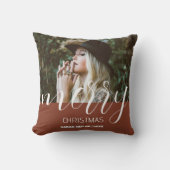 メリーパーソナライズされたクリスマス写真名タイポグラフィ クッション (正面)