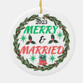 メリーパーソナライズされた結婚したお結婚した二人 セラミックオーナメント (裏面)