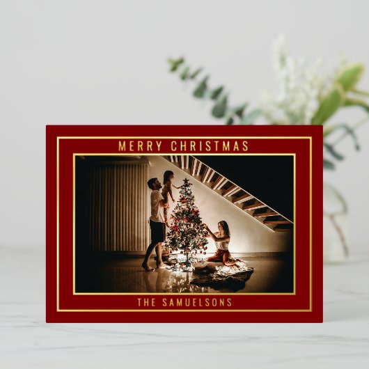 メリーパーソナライズされた・クリスマス・レッド・グリーティング |写真 箔シーズンカード (立ち正面)