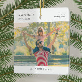 メリーミニマルスシンプルクリスマスの家族の写真 セラミックオーナメント