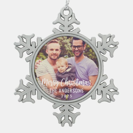 メリーモダンクリスマスの台本カスタムの家族写真 スノーフレークピューターオーナメント (正面)