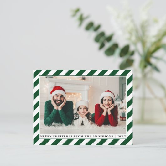 メリーモダンクリスマス写真グリーンストライプ ポストカード (スタンド正面)